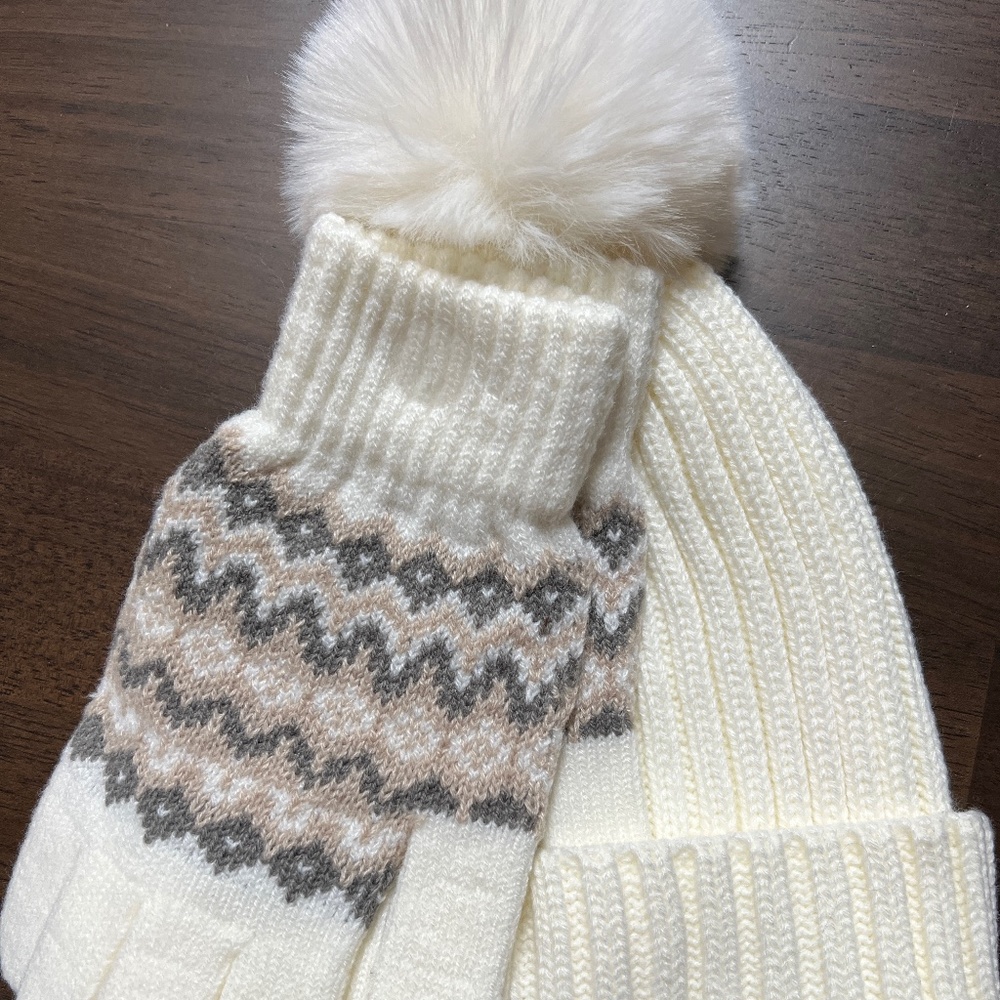 Maurice’s Pompom Hat and gloves